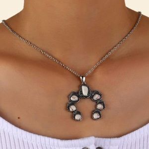 Howlite Horseshoe Crescent Arc Arch Bend Bow Western Concho Horse Lucky Necklace
